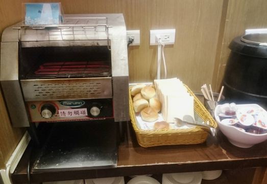 5. 이스턴 호텔 &..