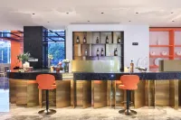 Global Village Elegant Lijiang Hotel (Guilin Two Rivers and Four Lakes Xiangbishan Branch) - bar