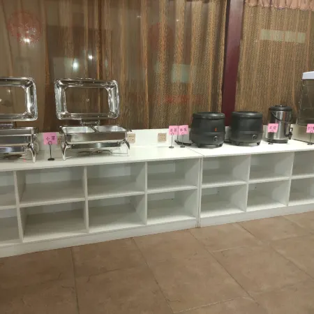 Qinyue Hotel (Zigong Lantern Park FanHua 1939 Shopping Plaza)