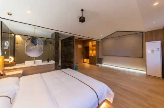 Orange Hotel (Caishen Temple Pedestrian Street) Hotels near Xuanhua People's Park (East Gate)