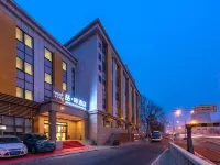 James Joyce Coffetel (Beijing West Railway Station Guang'anmen Inner Metro Station Xuanwu Hospital) Hotels near Tianning Temple