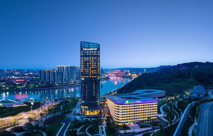 HUALUXE Hotels and Resorts YIBIN