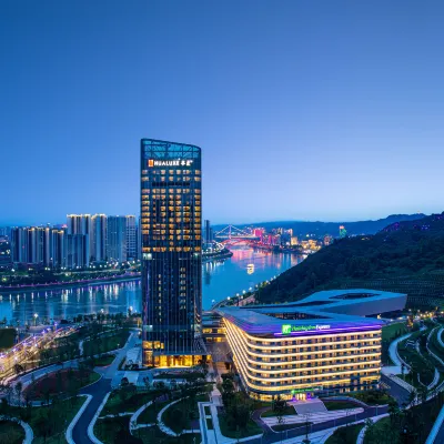 HUALUXE Hotels and Resorts YIBIN Hotel in zona Baita Mountain