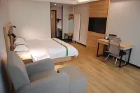 Huayi Select Hotel by Home Inn (Zouping Huangshan Fifth Road) Hotels near Tang Li Temple
