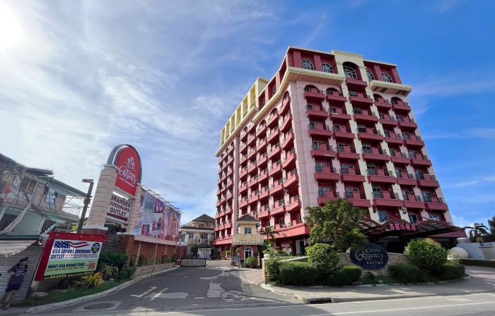 Crown Regency Suites Mactan