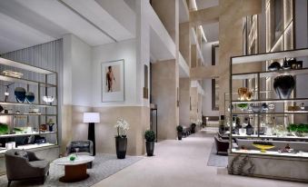 Emaar Fashion Avenue - Formerly Address Dubai Mall Four Apple
