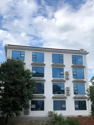 Qingchuan Youth Inn