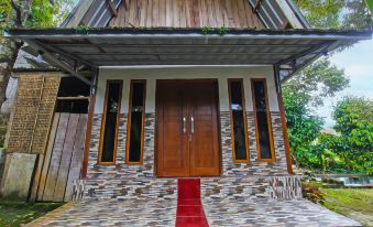 SPOT ON 92462 Awenk Homestay