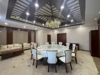 Arctic Village Peak Yuezhiyue Hotel