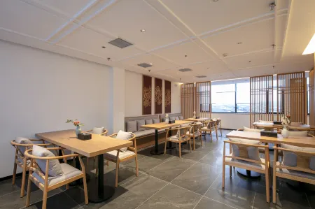 QIANNA HOTEL GLORIOUS(Jiyuan Kejing Town People's Government)