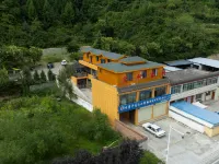 Hongxuan Chinese Inn (Tanchang West Toll Station Lanzhou-Haikou Expressway Exit) Hotels near Hadapu Railway Station