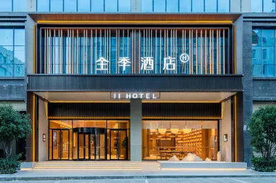 JI Hotel (Zhaotong Hejing Plaza Branch) Отели рядом с достопримечательностью «Спортивный стадион Юябаошана»