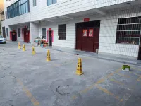 Xunyang Yuanmeng Hotel - parking