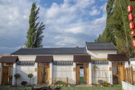 Muxuelou Homestay Отели рядом с достопримечательностью «Xinyi Self-Drive Campground (Sayram Lake Branch)»