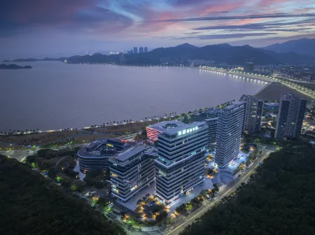 H SUITES SERVICED APARTMENTS Отели рядом с достопримечательностью «Qi Ao Island»