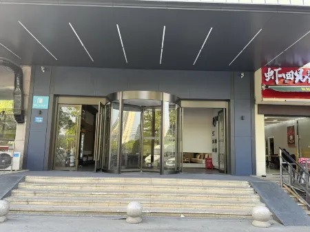 Love E-sports Hotel (Haimen Commercial Pedestrian Street Branch) Отели рядом со станцией Haimen Railway Station