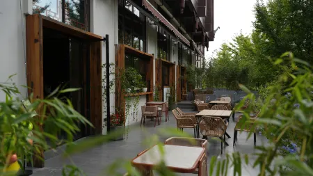 Qianmichunshan Homestay (Guizhou Tea Culture Ecology Museum) Отели рядом с достопримечательностью «Meitan International Hotel Hot Spring»