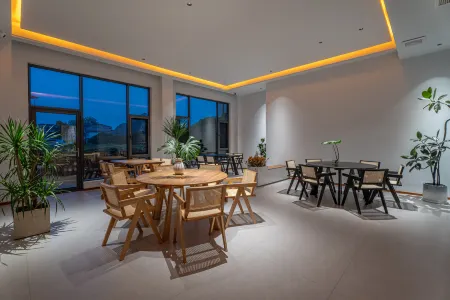 Guilin Shanyueshan Resort Hotel Отели рядом с достопримечательностью «Maozhou Island, Daxu Ancient Town»