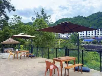 200 meters northwest of Tiansheng Bridge, Group 2, Pingshan Village, China/Hubei/Hefeng/Pingshan Hotels in Hefeng