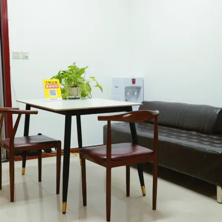 Ai Ju Youth Hostel (Guanyinqiao Pedestrian Street Branch)