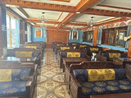 Tingri Gangjianba Tibetan Grand Hotel