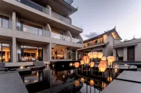 Lingbai · Lanyinshe | Snow Mountain Private Hot Spring Boutique Stay (Baisha Old Town)