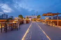 Moling Hotel (Zhuzhou Railway Station Wangfuxing Plaza) - parking
