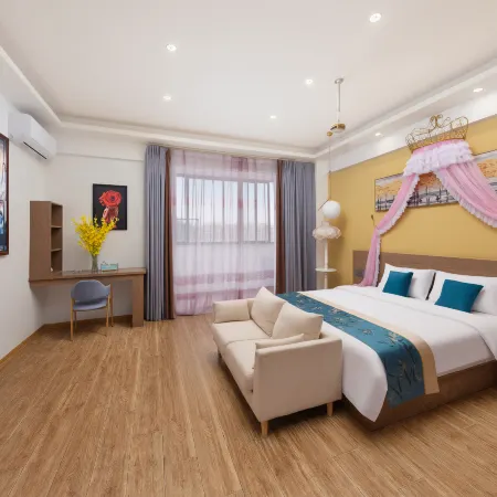 Lijing Light Luxury Apartment (Ningde City Hospital Ningde Station)