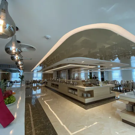 Muong Thanh Luxury Sai Gon Отели рядом с достопримечательностью «Фунхуан»