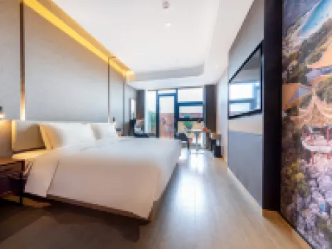 Atour Hotel Kunming Green Lake Yunnan University Hotels near The Green Lake Park