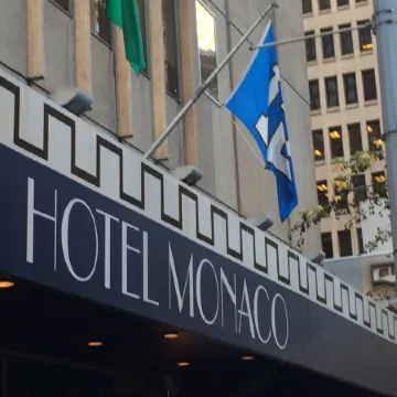 Kimpton HOTEL MONACO SEATTLE by IHG Отели рядом с достопримечательностью «Пляз Алки»