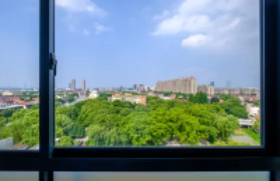 南湖·朗悅｜CharmQuiteSereneEthereal 酒店 （高鐵南站餘新店） 鄰近餘新白鶴的酒店