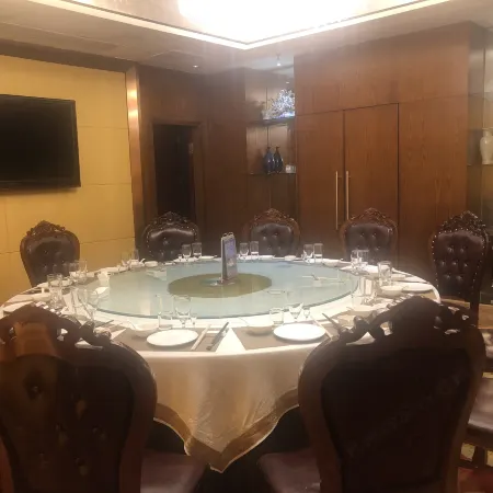 Pingdingshan Runzeyuan Shenma Hotel
