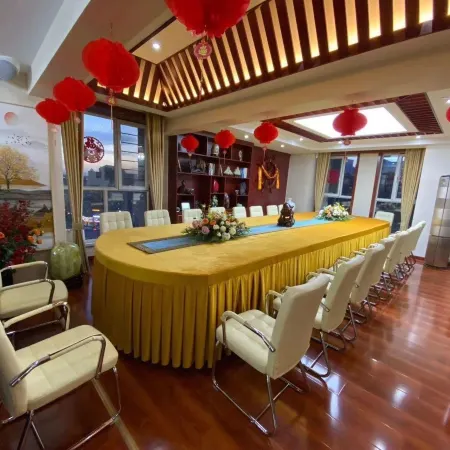 Bayan Er Xisheng Hut Homestay