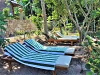 艾杜森林小屋旅館 阿杜海灘（Atuh Beach）附近的飯店