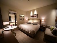 馨庐花园酒店(上海国际旅游度假区店) - 豪华家庭超大床房