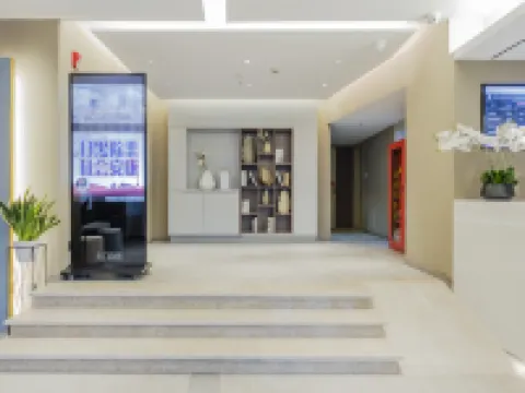 宸家飯店(上海南京路步行街黃河路店) SKY RING 屋頂摩天輪附近的飯店