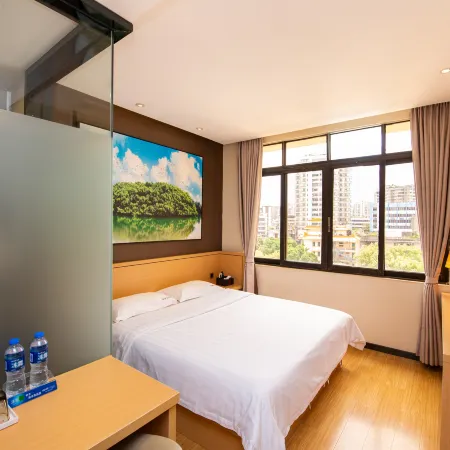 Juyilai Boutique Hotel (Xinghui Plaza Renshou Road Pedestrian Street)