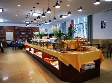 Hongshan Oxygen Fuyuan Hotel (Potala Palace Plaza) Отели рядом с достопримечательностью «Potala Palace»