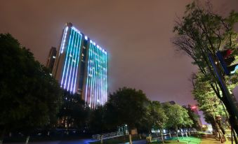 Yixi Gengetsu Hotel (Chengdu High-tech Financial City Subway Station)