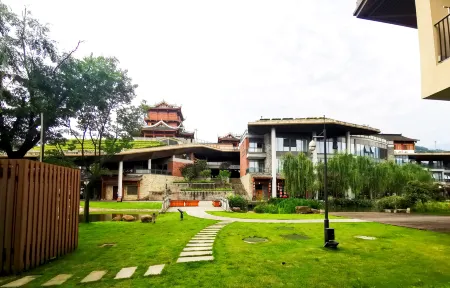 Huajian Guanshanyue Hotel Отели рядом со станцией Emeishan Railway Station