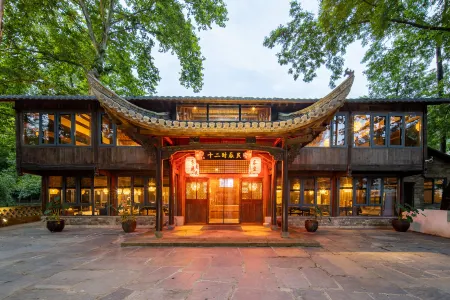 Floral Hotel·Chizhou Twelve Hours Hotel(Jiuhua Tianchi Branch) Отели рядом с достопримечательностью «The Qishan Pingtian Lake Scenic Area»