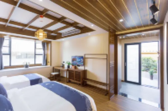 Xianshan Meishe (Damen Gate of Wudang Mountain Scenic Area)