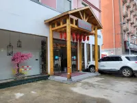 Xianning Zhizhuxia City Homestay (Wanda Plaza) Hotel a Central Flower Bed-Qianshan Pedestrian Street