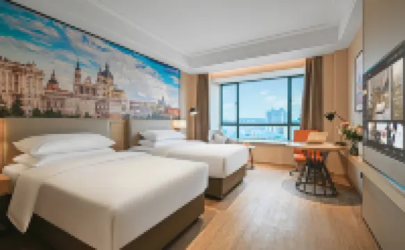 維也納國際酒店（廣州北站花都融創文旅城店） 鄰近花都廣場的酒店