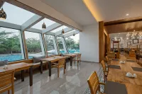 Pollos Hotel & Gallery Rembang Hotels in Rembang