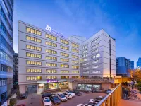 Mengjing Rainbow Hotel (Kunming Station Huancheng South Road Subway Station) Hotels near محطة كونمينغ للسكك الحديدية
