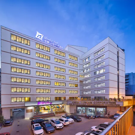 Mengjing Rainbow Hotel (Kunming Station Huancheng South Road Subway Station)