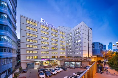 Dreamview Rainbow Art Hotel (Kunming Station South Ring Road Subway Station)