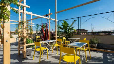 Ostello Bello Roma Colosseo Отели рядом с достопримечательностью «Триумфальная Арка Константина»